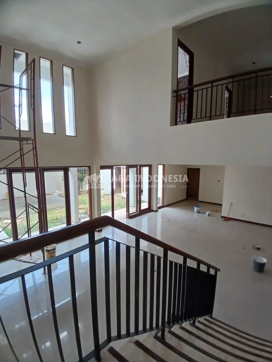 Jual Rumah Mewah 2 Lantai Graha Famili Blok U Lokasi Prestisius Surabaya Barat - Thumbnail 5