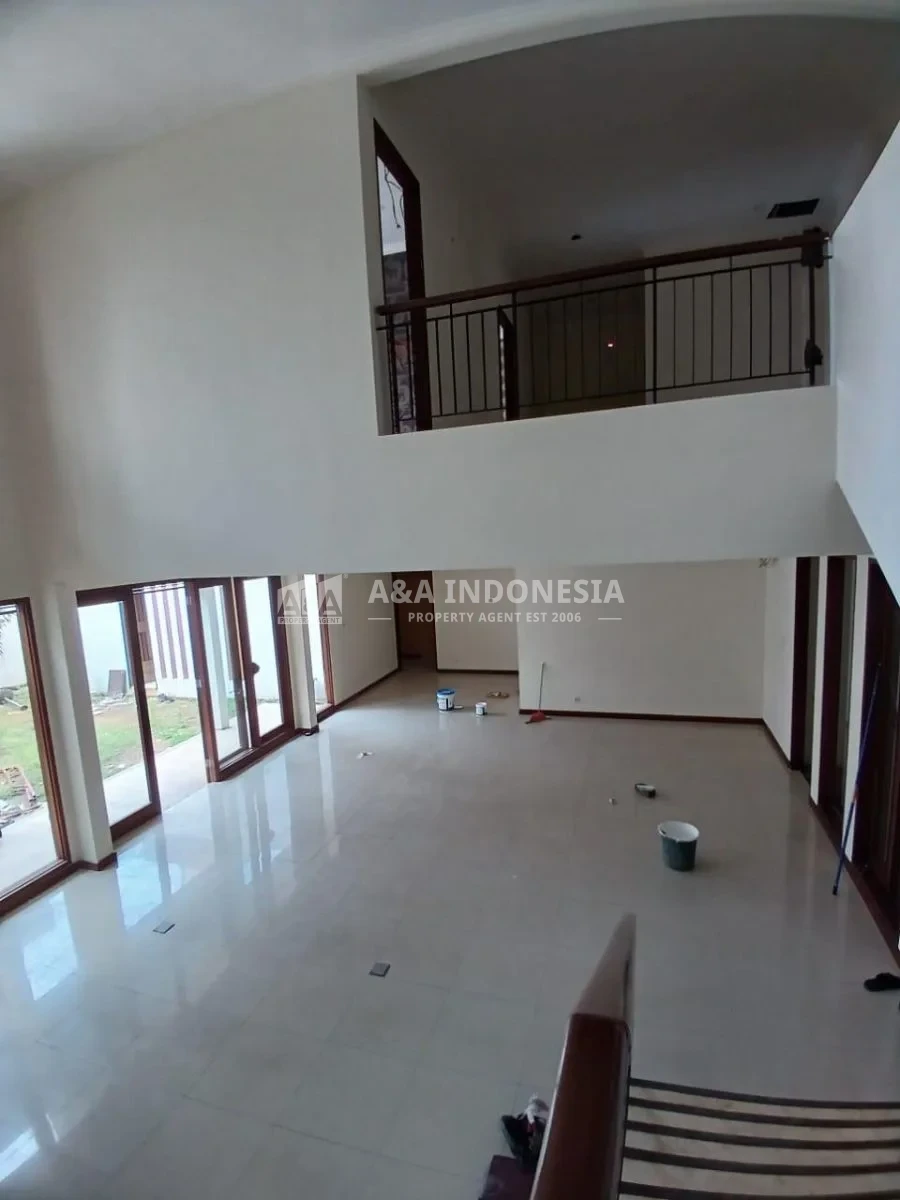 Jual Rumah Mewah 2 Lantai Graha Famili Blok U Lokasi Prestisius Surabaya Barat - Thumbnail 8