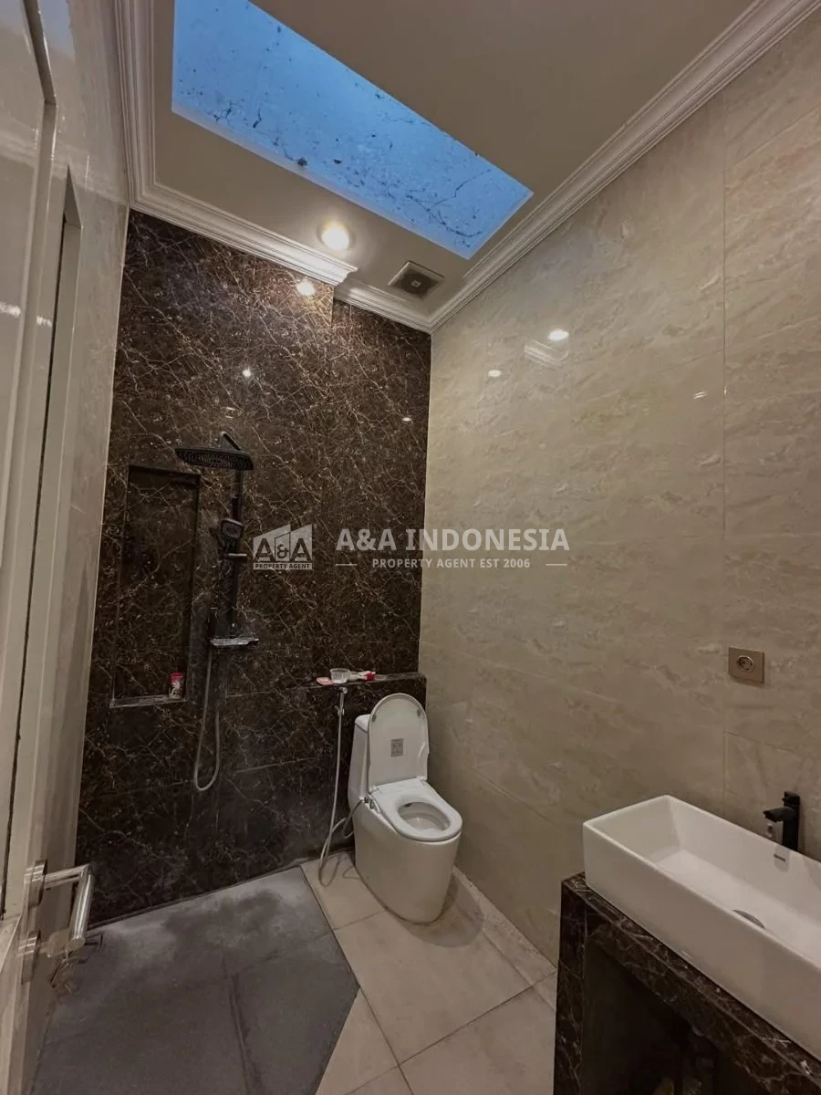 Jual Rumah Mewah 2 Lantai Eastwood Lokasi Prestisius Citraland Utama Surabaya Barat - Thumbnail 4