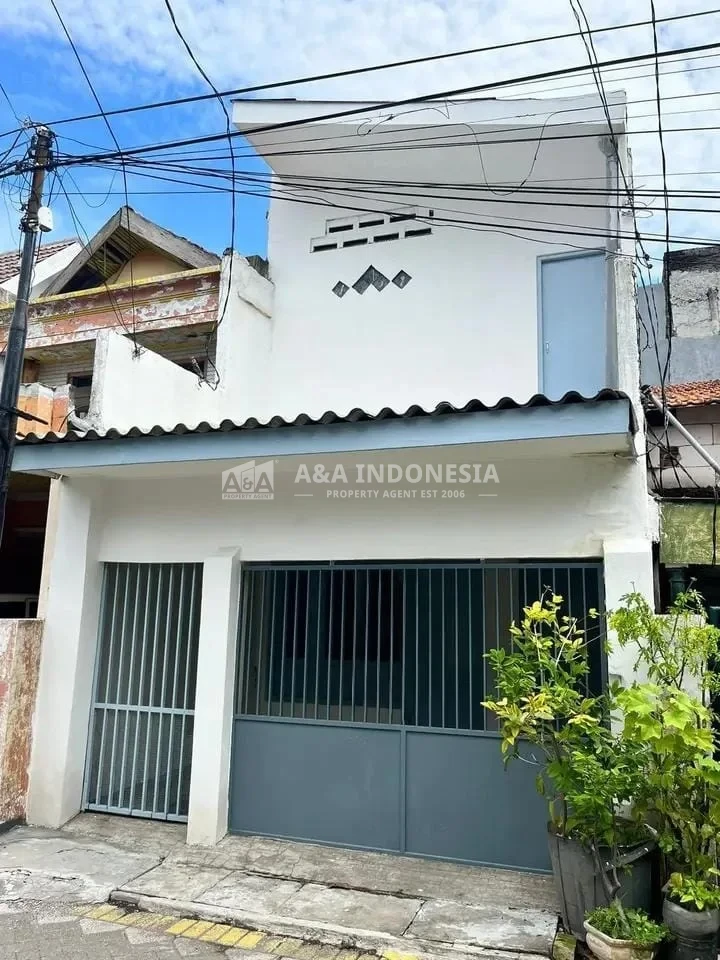 Jual Rumah 2 Lantai 600 jutaan Karang Empat Murah Lokasi Strategis Surabaya Timur