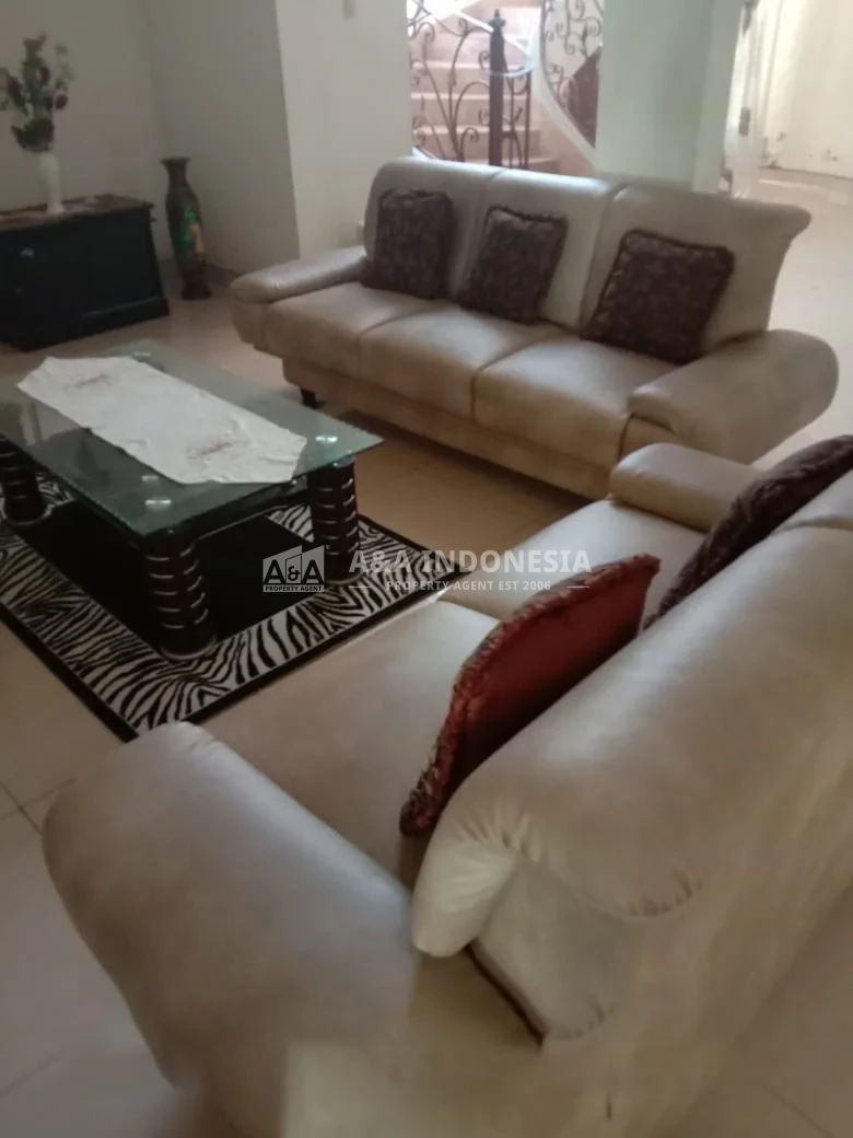 Dijual Rumah Hook Strategis Di Kawasan Kutisari Utara
