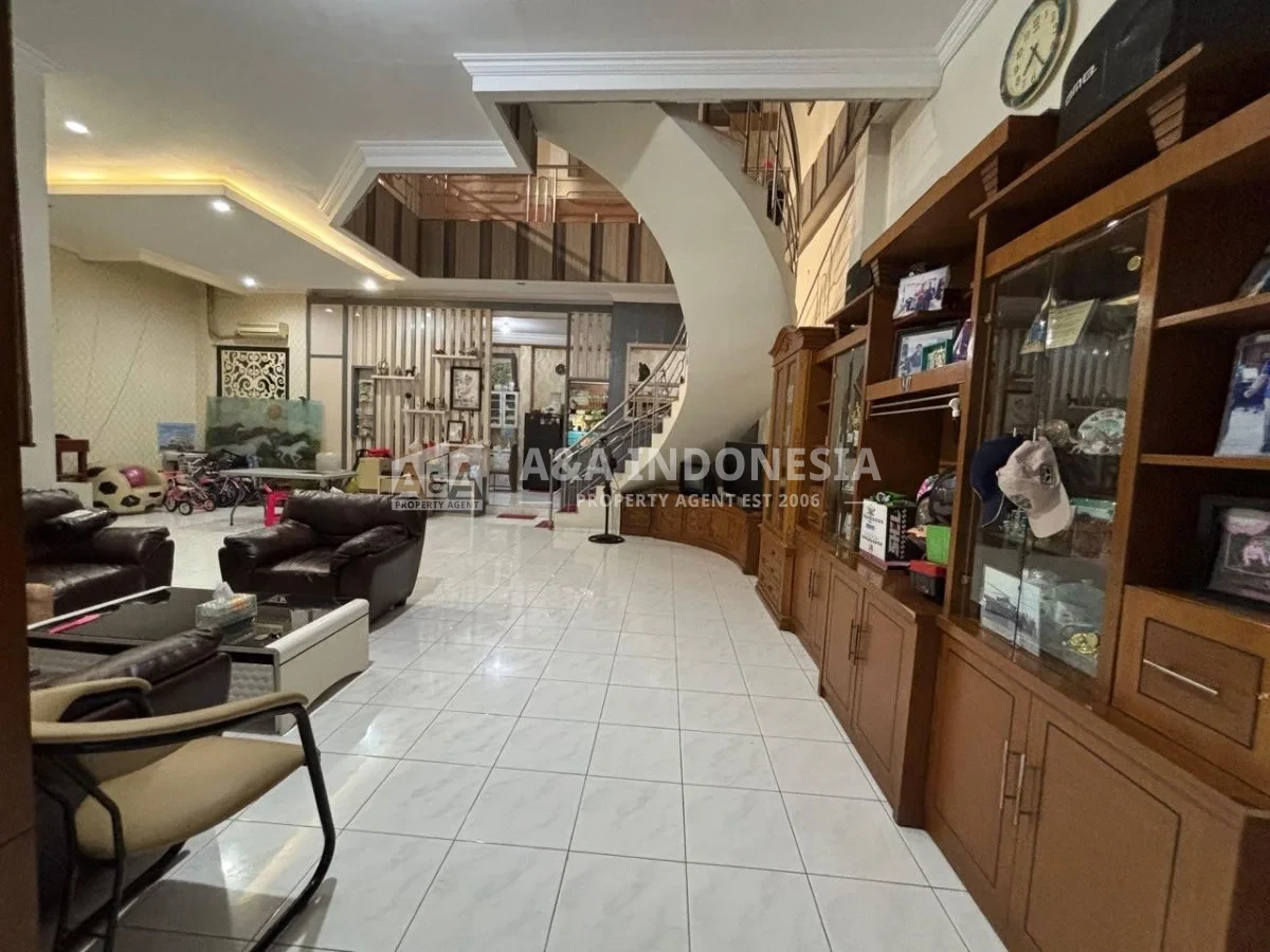 Dijual rumah di kawasan Darmo Satellite, Jl. Tanjung Sari Baru, Surabaya Barat