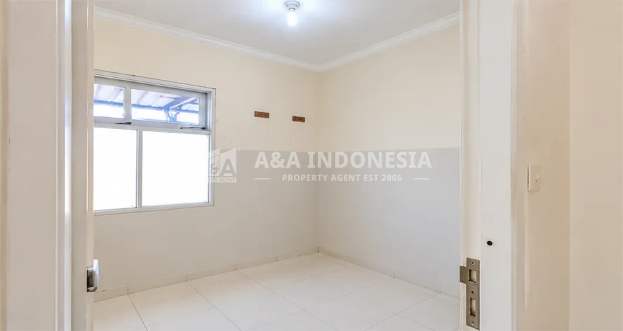 Disewakan Rumah Nyaman di Legian Purimas, Surabaya Selatan - Thumbnail 2