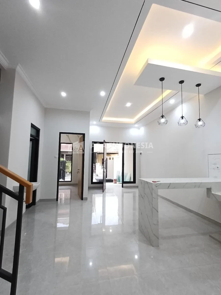 Jual Rumah 2 Lantai Modern Minimalis Nirwana Eksekutif Lokasi Strategis Surabaya Timur - Thumbnail 2