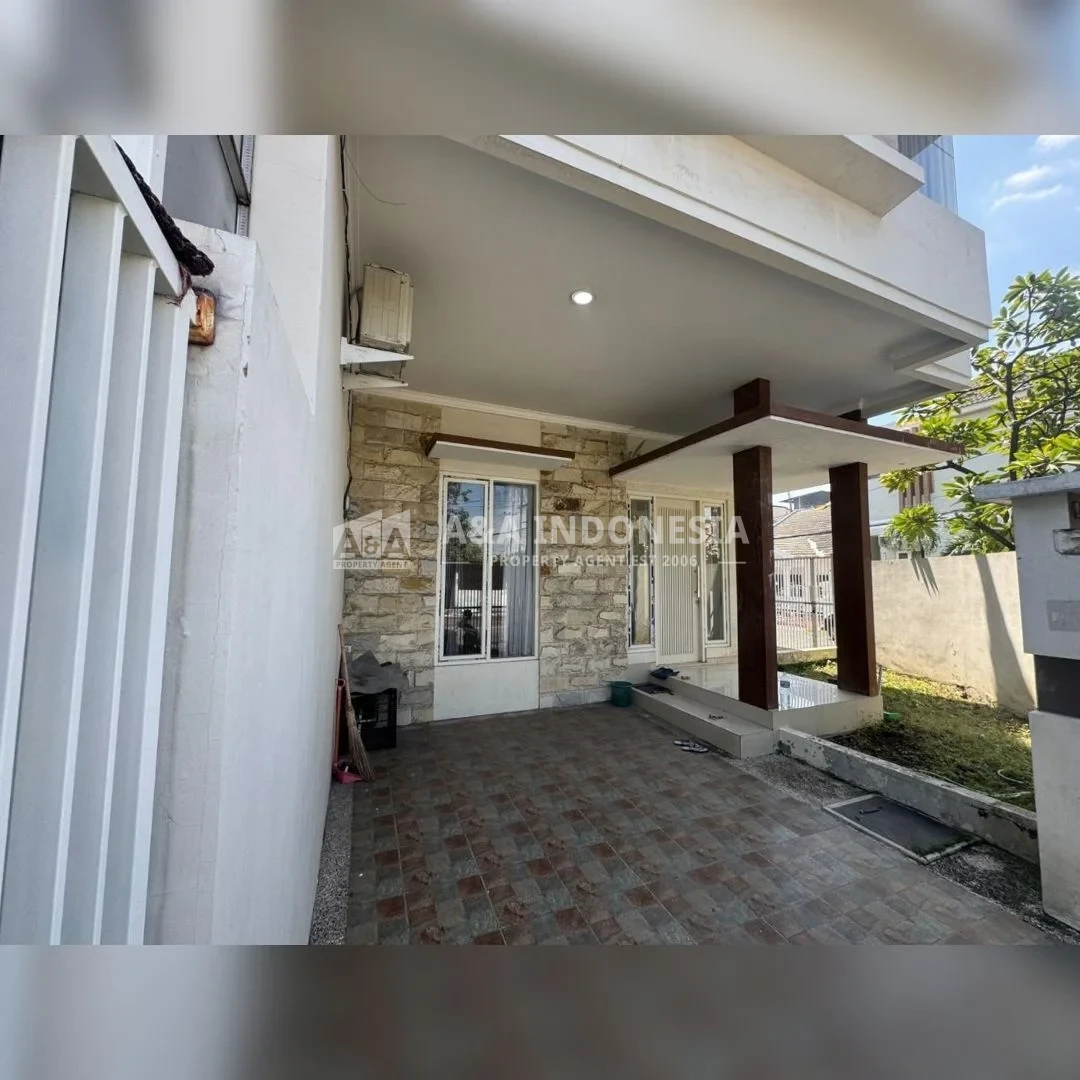 Jual Rumah 2 Lantai Kutisari Indah Selatan Lokasi Strategis Surabaya