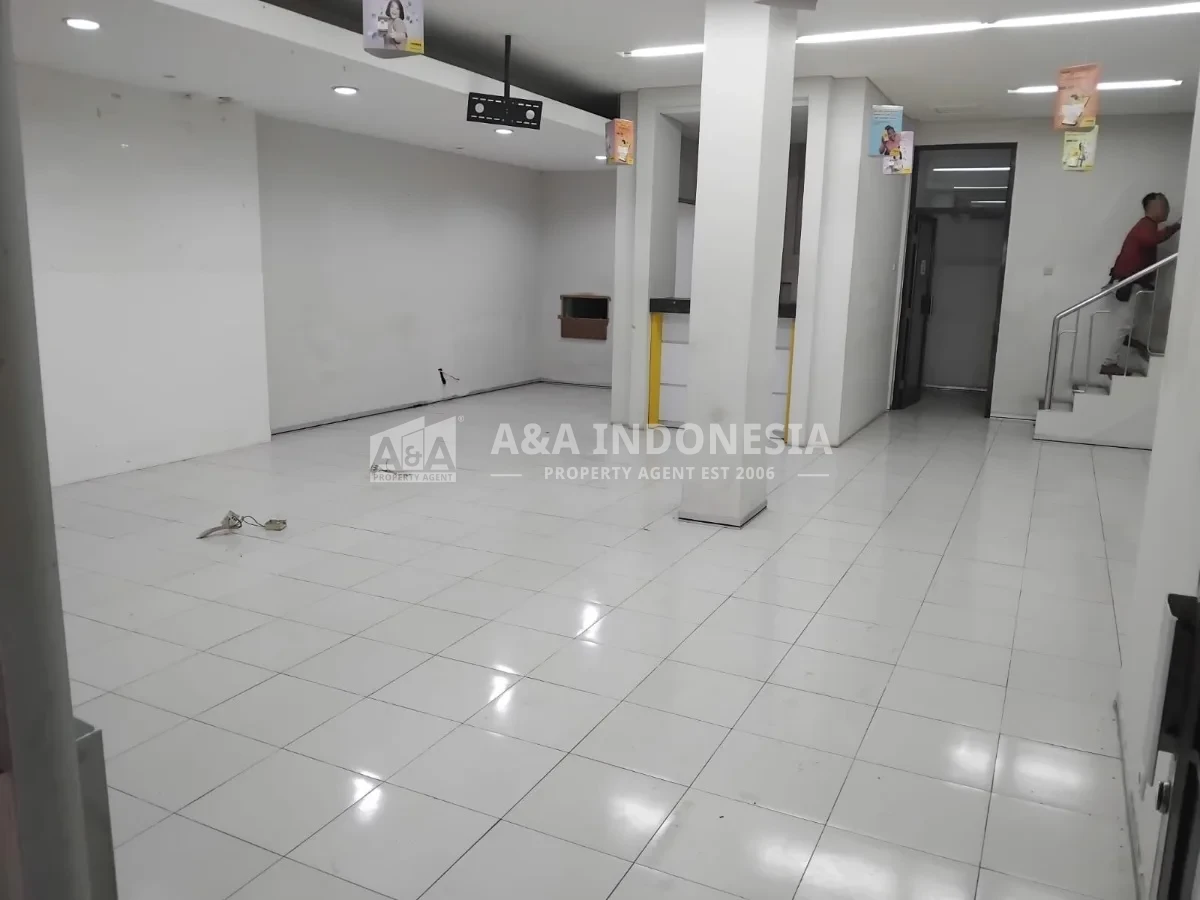 Disewakan Ruko 3 Lantai Strategis di Kayoon Surabaya Pusat - Thumbnail 3