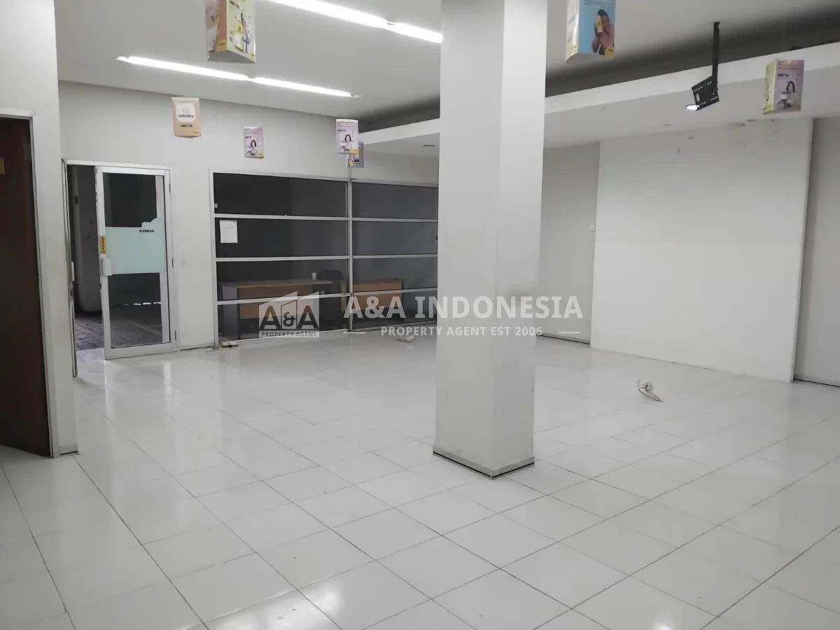 Disewakan Ruko 3 Lantai Strategis di Kayoon Surabaya Pusat - Thumbnail 5
