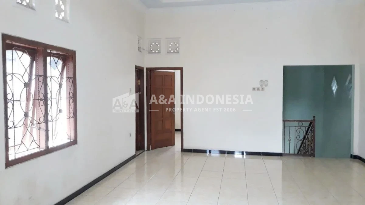 Disewakan Ruko 2 Lantai Di Jl. Imam Bonjol, Sananwetan, Kota Blitar - Thumbnail 3