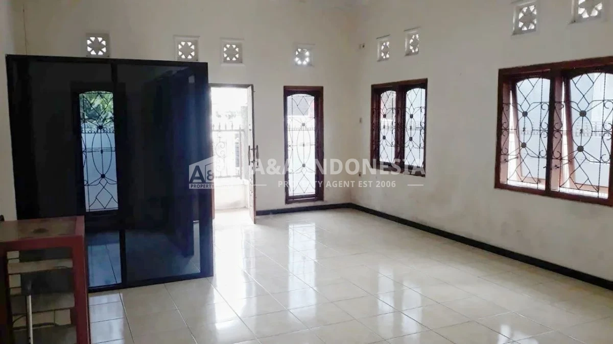 Disewakan Ruko 2 Lantai Di Jl. Imam Bonjol, Sananwetan, Kota Blitar - Thumbnail 4