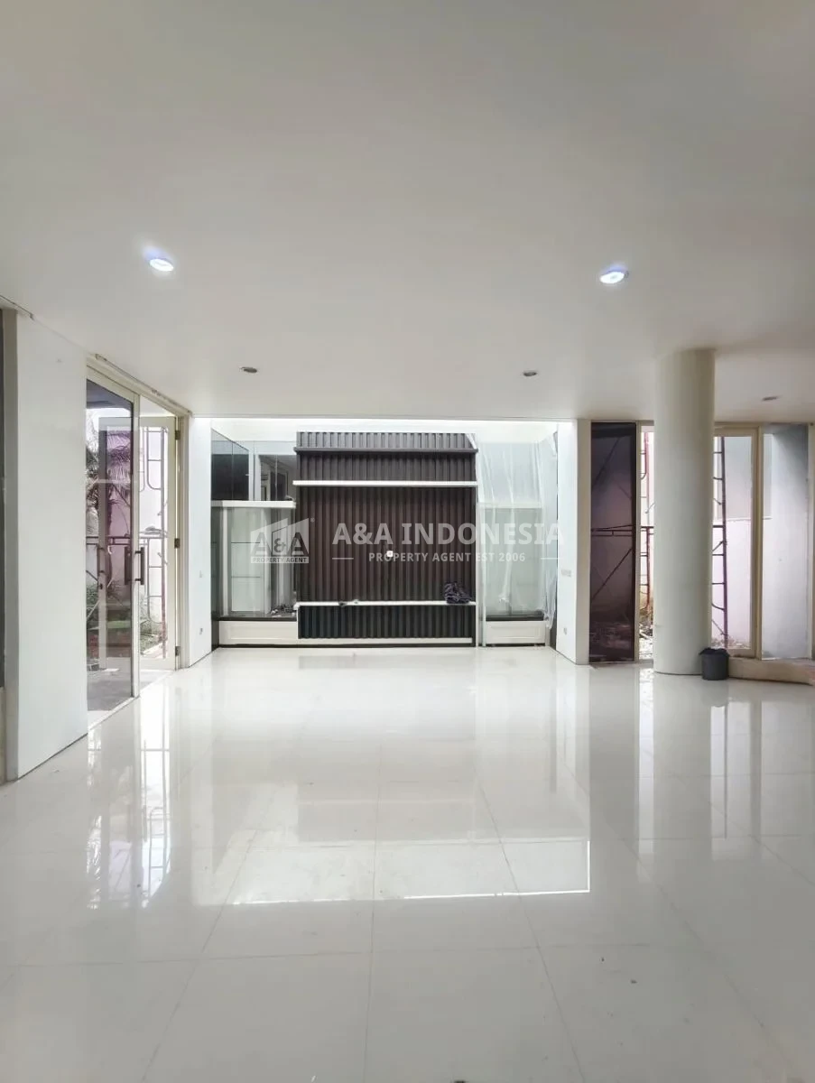 Dijual Rumah Bagus dan Nyaman Lokasi Di Royal Park Surabaya Barat - Thumbnail 2