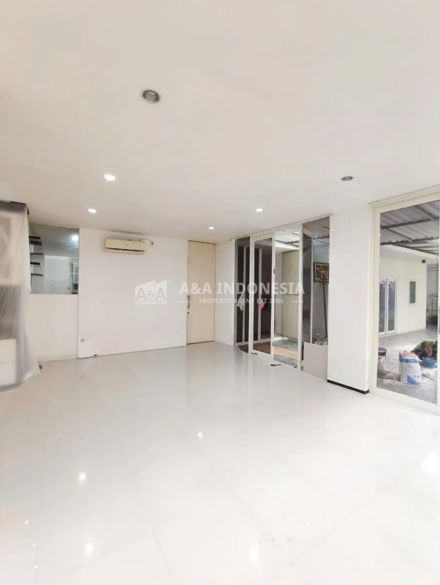 Dijual Rumah Bagus dan Nyaman Lokasi Di Royal Park Surabaya Barat - Thumbnail 3