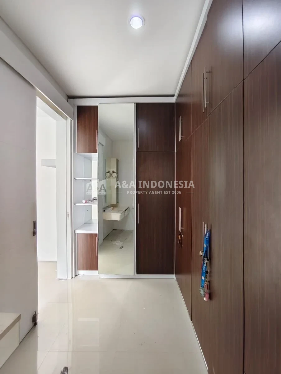Dijual Rumah Bagus dan Nyaman Lokasi Di Royal Park Surabaya Barat - Thumbnail 4