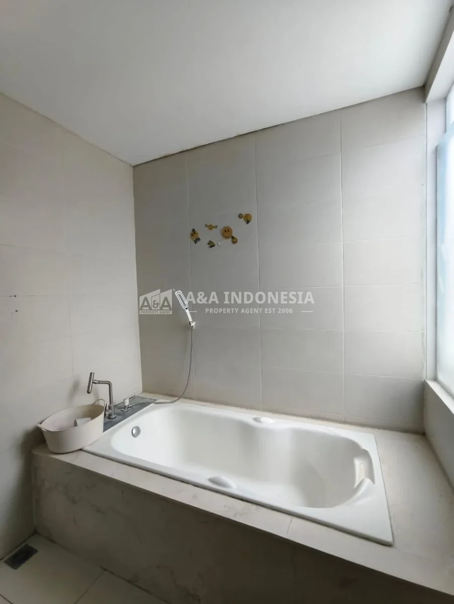 Dijual Rumah Bagus dan Nyaman Lokasi Di Royal Park Surabaya Barat - Thumbnail 5