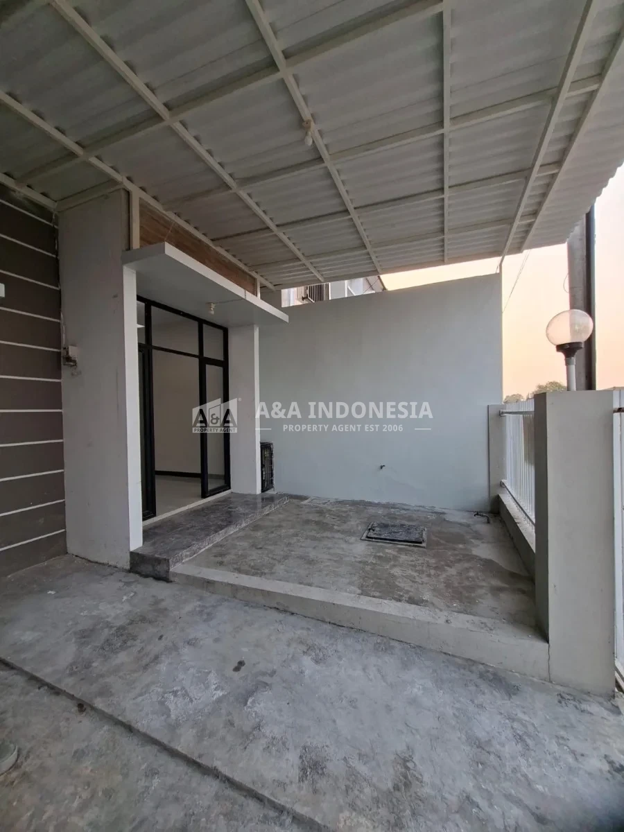 Disewakan Rumah 2 Lantai di Alana Regency Tambak Oso Surabaya Timur - Thumbnail 2