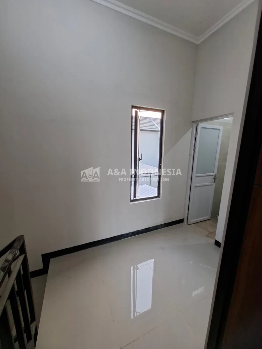 Disewakan Rumah 2 Lantai di Alana Regency Tambak Oso Surabaya Timur - Thumbnail 6