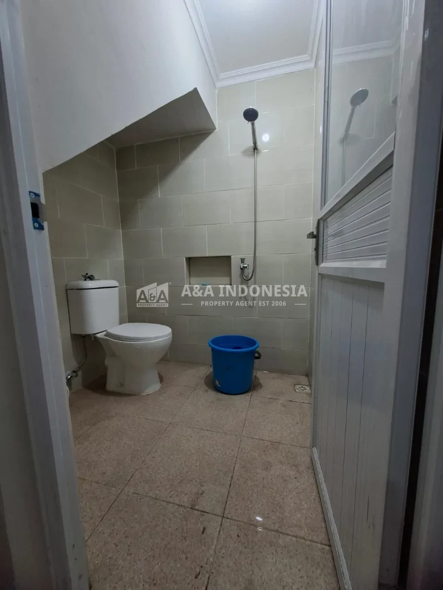 Disewakan Rumah 2 Lantai di Alana Regency Tambak Oso Surabaya Timur - Thumbnail 7