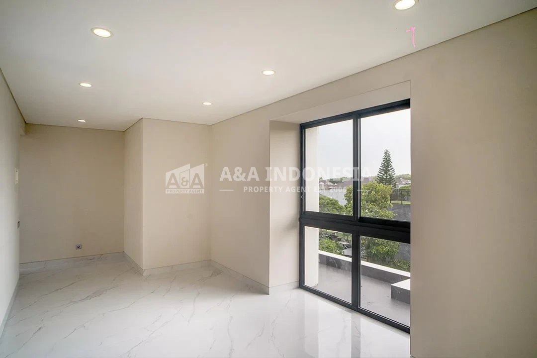 Jual Rumah Mewah American Classic 2 Lantai Woodland Lokasi Premium Citraland Utama Surabaya - Thumbnail 4