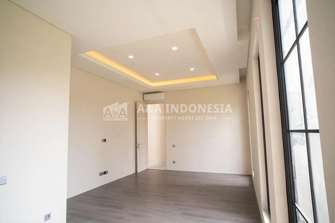 Jual Rumah Mewah American Classic 2 Lantai Woodland Lokasi Premium Citraland Utama Surabaya - Thumbnail 8