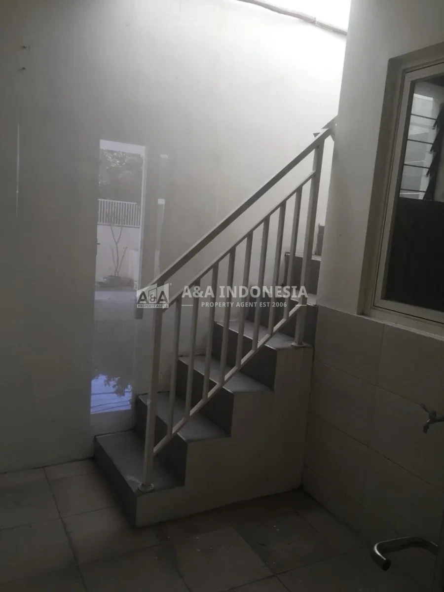 Disewakan Rumah Dharmahusada Mas Surabaya Timur– Lokasi Strategis dengan Akses Jalan Lebar - Thumbnail 7