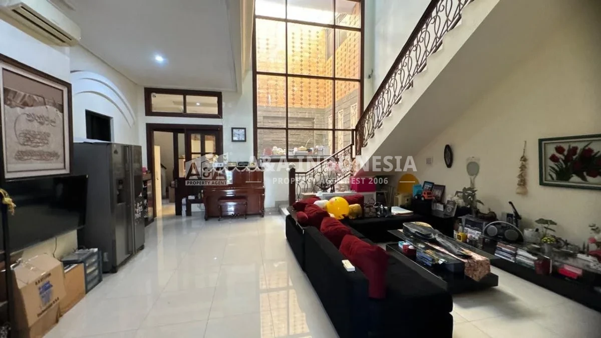 Dijual rumah siap huni di Central Park A Yani, Surabaya Selatan - Thumbnail 2