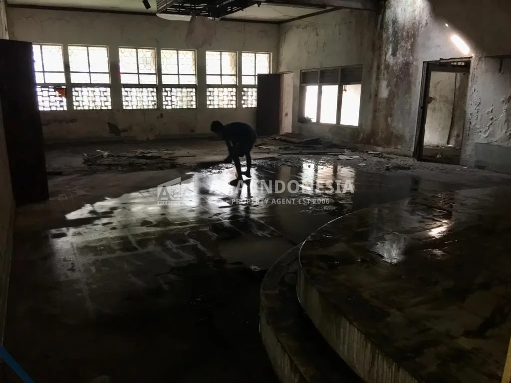 Dijual rumah hitung tanah lokasi strategis di jl. sulawesi surabaya pusat - Thumbnail 2