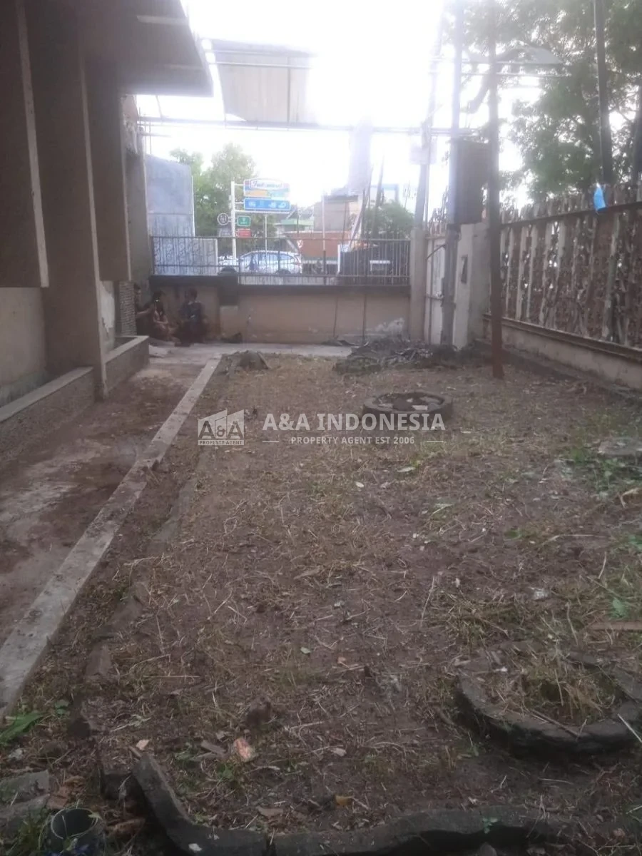 Dijual rumah hitung tanah lokasi strategis di jl. sulawesi surabaya pusat - Thumbnail 3