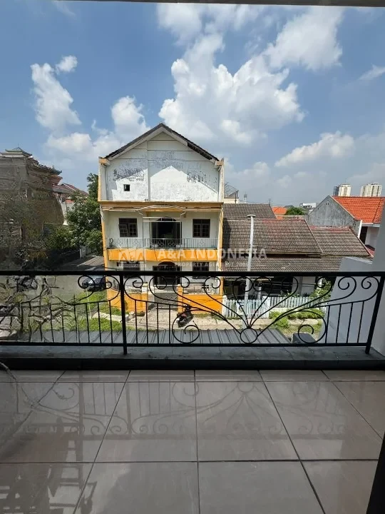 Dijual Rumah Usaha Lokasi Hook Dan Terawat Di Dukuh Kupang Barat Surabaya Barat - Thumbnail 6
