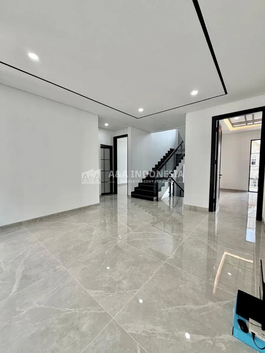 Dijual Rumah Baru 3 Lantai Citraland Utama Dekat Gwalk Pakuwon Indah Graha Famili - Thumbnail 3