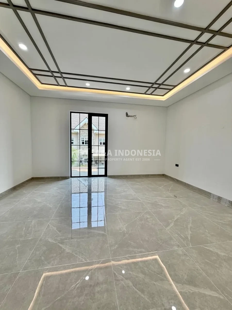 Dijual Rumah Baru 3 Lantai Citraland Utama Dekat Gwalk Pakuwon Indah Graha Famili - Thumbnail 8