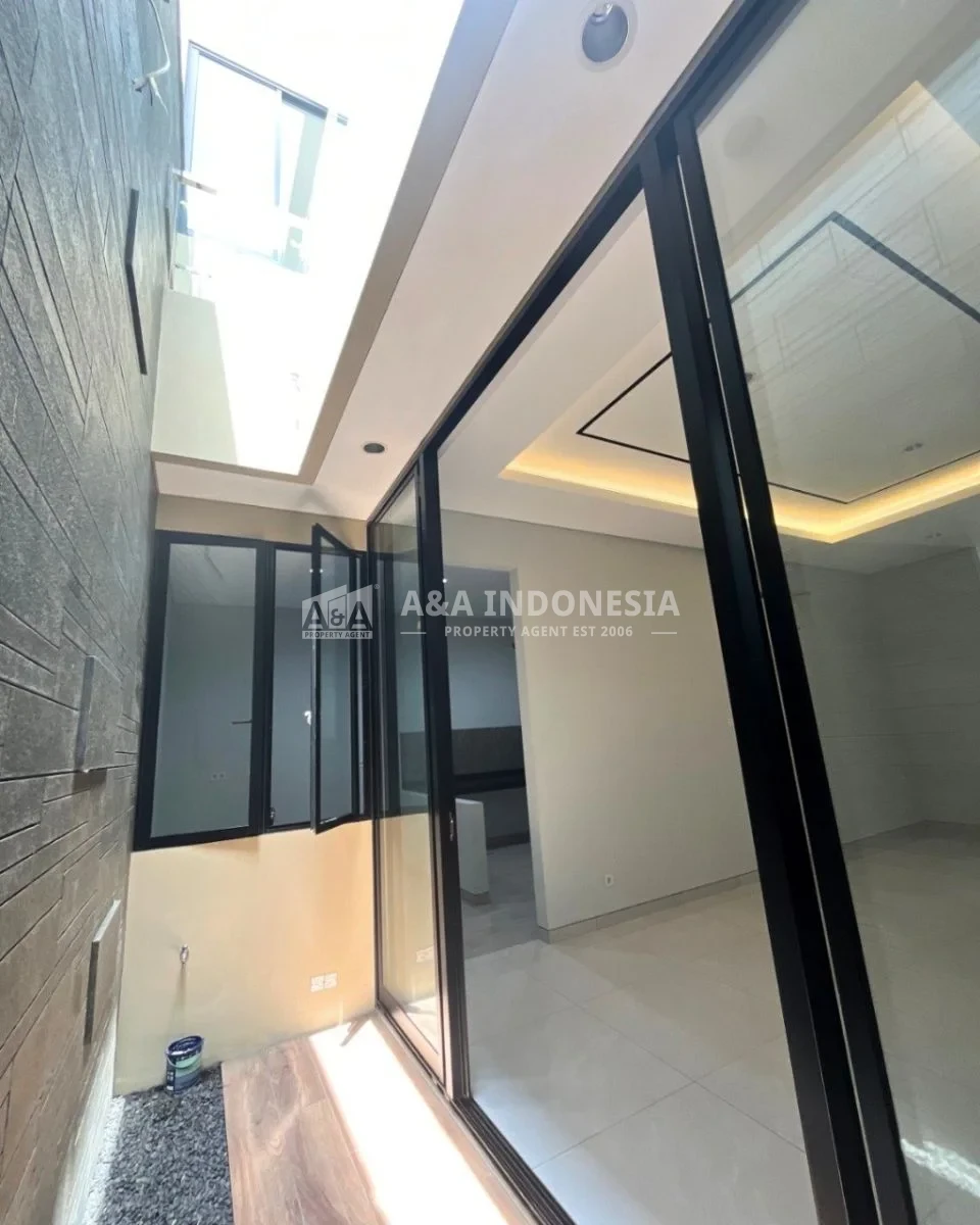 Dijual Rumah Baru Bergaya Minimalis Di Citraland Surabaya Barat - Thumbnail 8