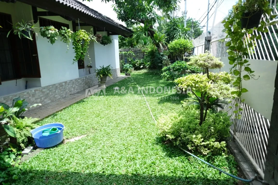Jual Rumah Mewah 2 Lantai Dukuh Kupang Lokasi Strategis Surabaya Barat - Thumbnail 4