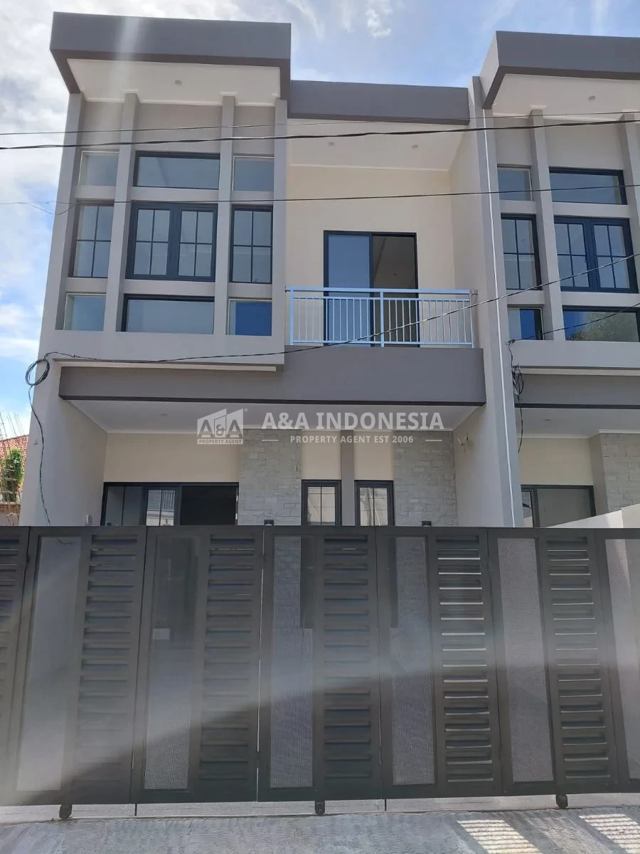 Jual Rumah Mewah 2 Lantai Baru Gress Klampis Anom Lokasi Strategis Surabaya