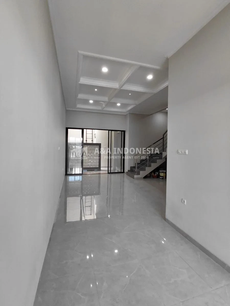 Jual Rumah Mewah 2 Lantai Baru Gress Klampis Anom Lokasi Strategis Surabaya - Thumbnail 4