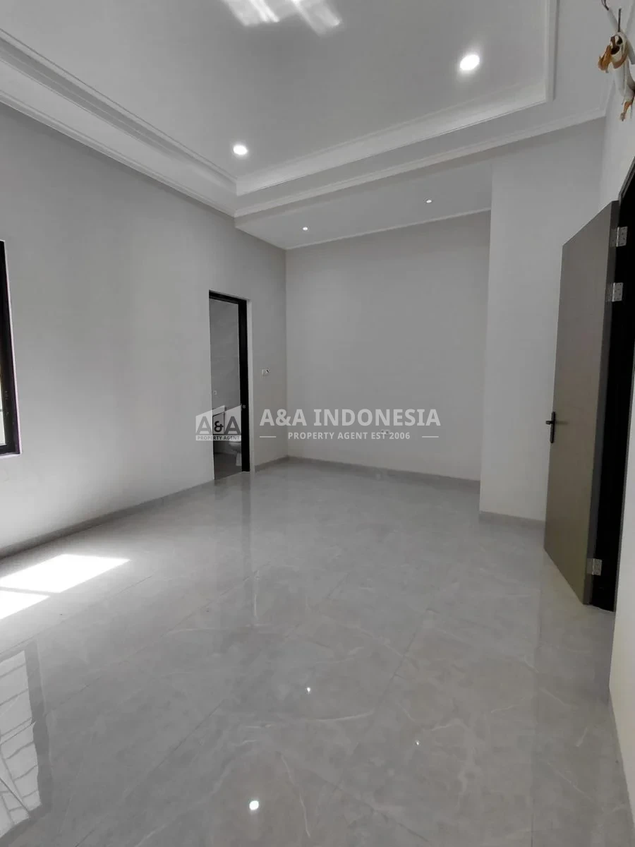 Jual Rumah Mewah 2 Lantai Baru Gress Klampis Anom Lokasi Strategis Surabaya - Thumbnail 6