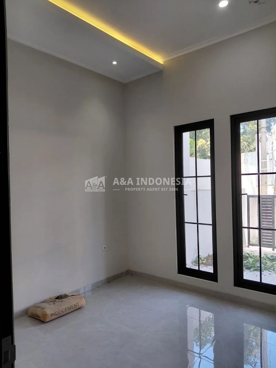 Jual Rumah Mewah 2 Lantai Baru Gress Klampis Anom Lokasi Strategis Surabaya - Thumbnail 7