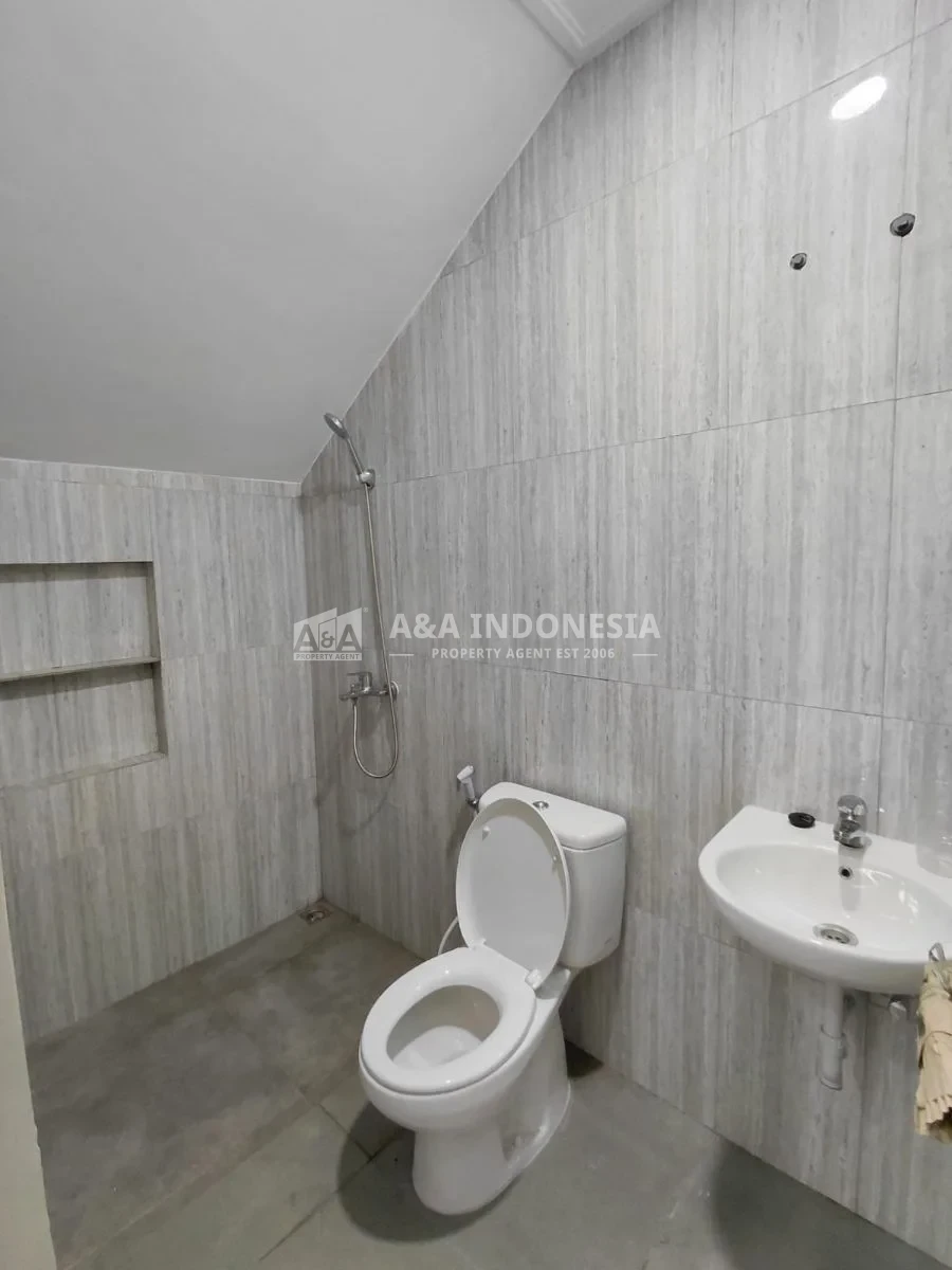Jual Rumah Baru Gress 2 Lantai Klampis Anom Lokasi Strategis Aurabaya - Thumbnail 2