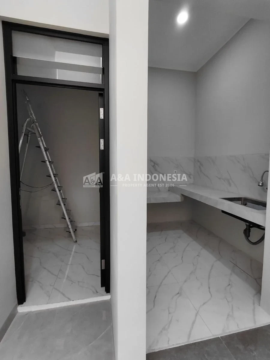 Jual Rumah Baru Gress 2 Lantai Klampis Anom Lokasi Strategis Aurabaya - Thumbnail 4