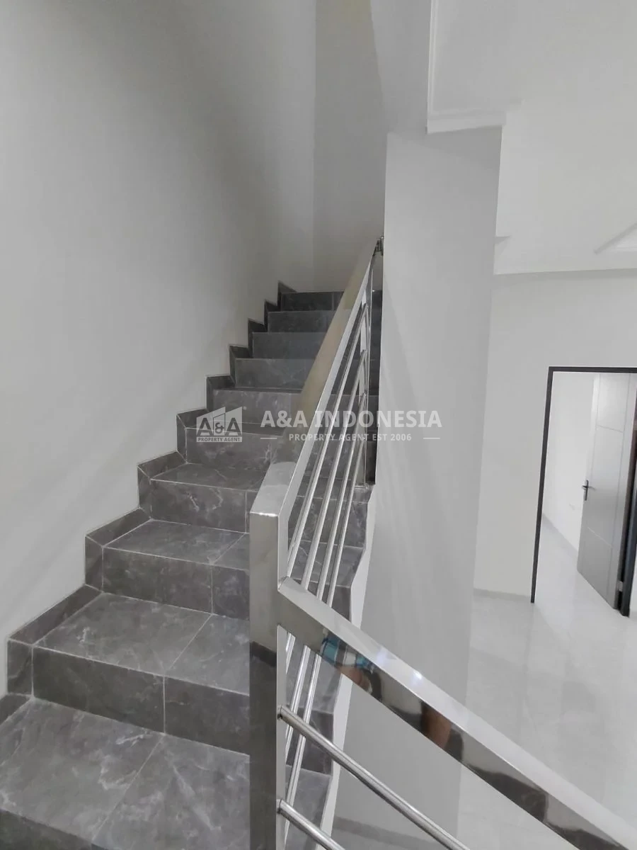 Jual Rumah Baru Gress 2 Lantai Klampis Anom Lokasi Strategis Aurabaya - Thumbnail 5