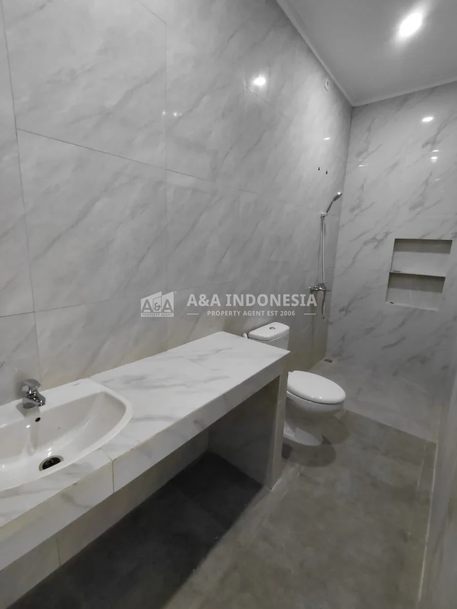 Jual Rumah Baru Gress 2 Lantai Klampis Anom Lokasi Strategis Aurabaya - Thumbnail 6