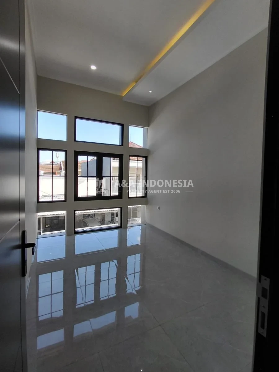 Jual Rumah Baru Gress 2 Lantai Klampis Anom Lokasi Strategis Aurabaya - Thumbnail 7