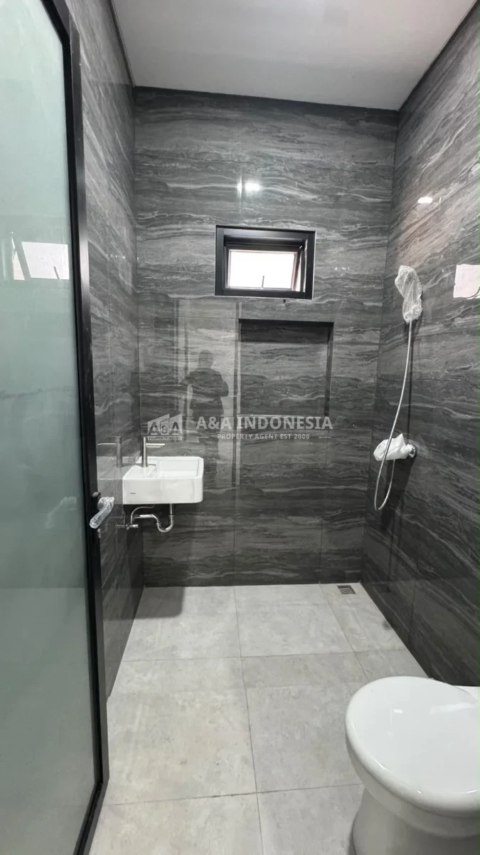 Dijual Rumah 2 Lantai Dharmahusada Surabaya Timur Access Dekat Park Shanghai Pakuwon City Mall dan Galaxy Mall Universitas dan Fakultas kesehatan - Thumbnail 6