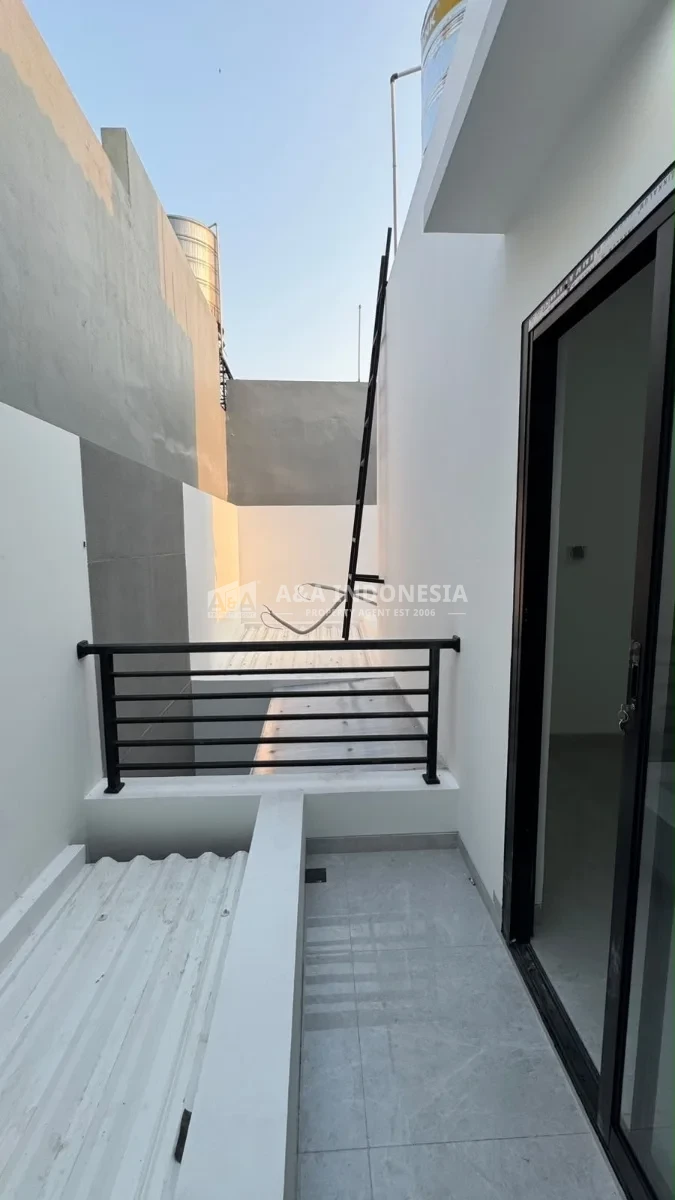 Dijual Rumah 2 Lantai Dharmahusada Surabaya Timur Access Dekat Park Shanghai Pakuwon City Mall dan Galaxy Mall Universitas dan Fakultas kesehatan - Thumbnail 8