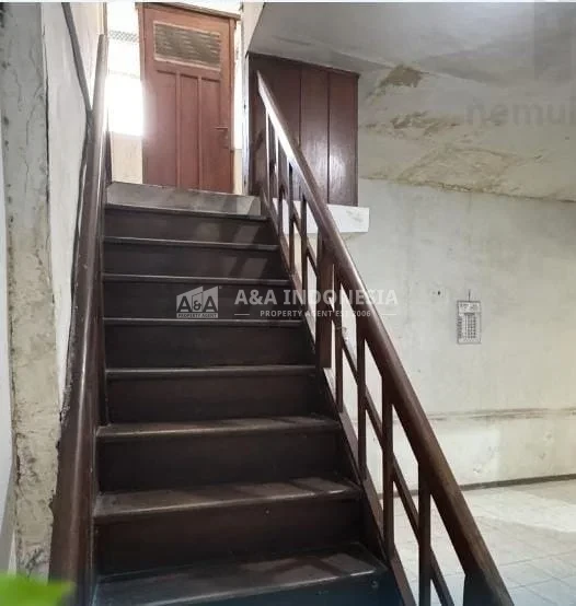 Jual Rumah 2 Lantai Raya Simokerto Lokasi Strategis Surabaya - Thumbnail 2