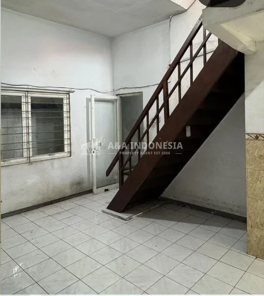 Jual Rumah 2 Lantai Raya Simokerto Lokasi Strategis Surabaya - Thumbnail 3
