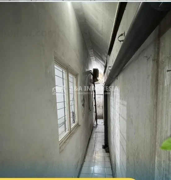 Jual Rumah 2 Lantai Raya Simokerto Lokasi Strategis Surabaya - Thumbnail 4