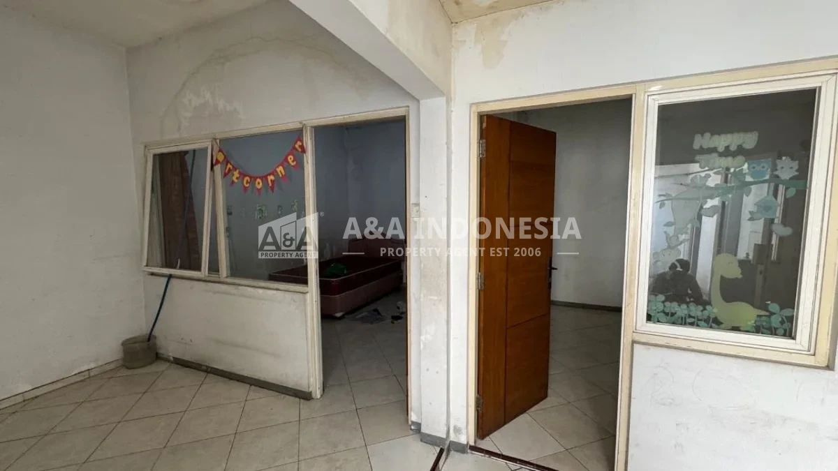Dijual Rumah Bagus 2 Lantai Lokasi Di Kawasan Simokerto Surabaya Utara - Thumbnail 5