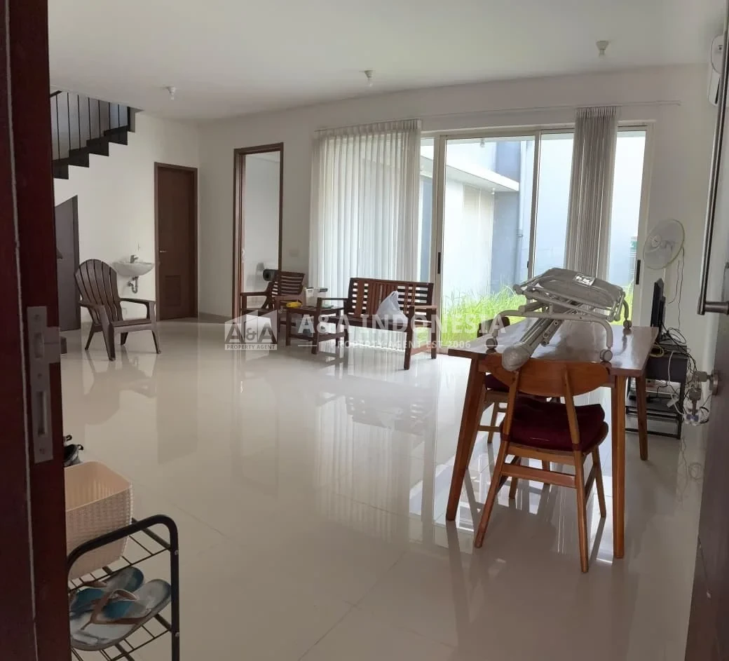 Dijual Rumah Bagus Dan Nyaman Lokasi Di Graha Natura Surabaya Barat - Thumbnail 2