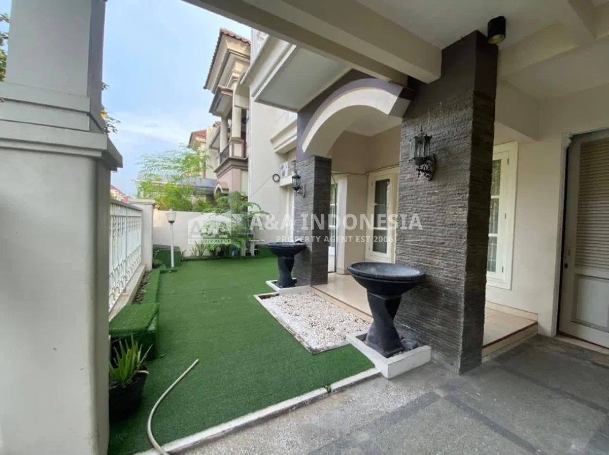Disewakan Rumah 2 Lantai Furnished di Central Park Ahmad Yani Surabaya Selatan - Thumbnail 3