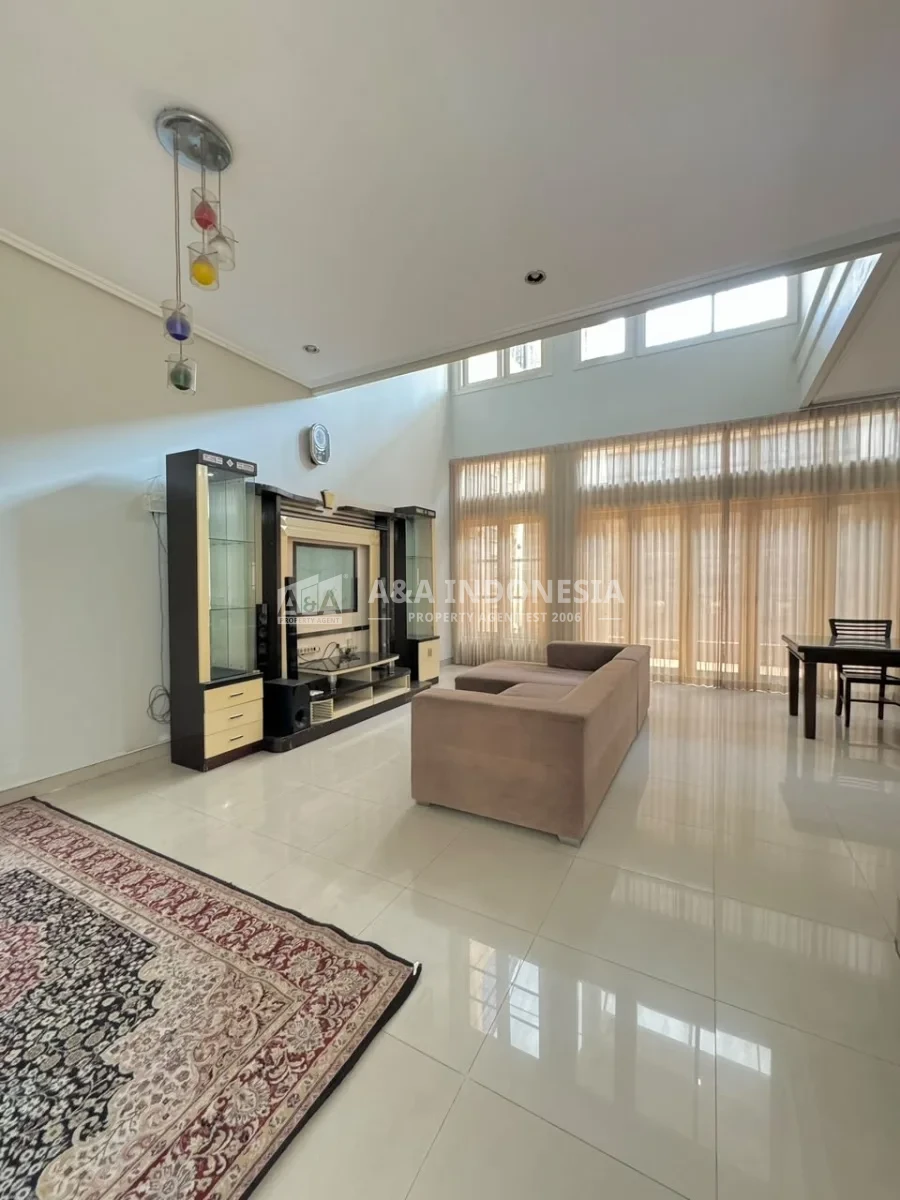 Disewakan Rumah 2 Lantai Furnished di Central Park Ahmad Yani Surabaya Selatan - Thumbnail 4