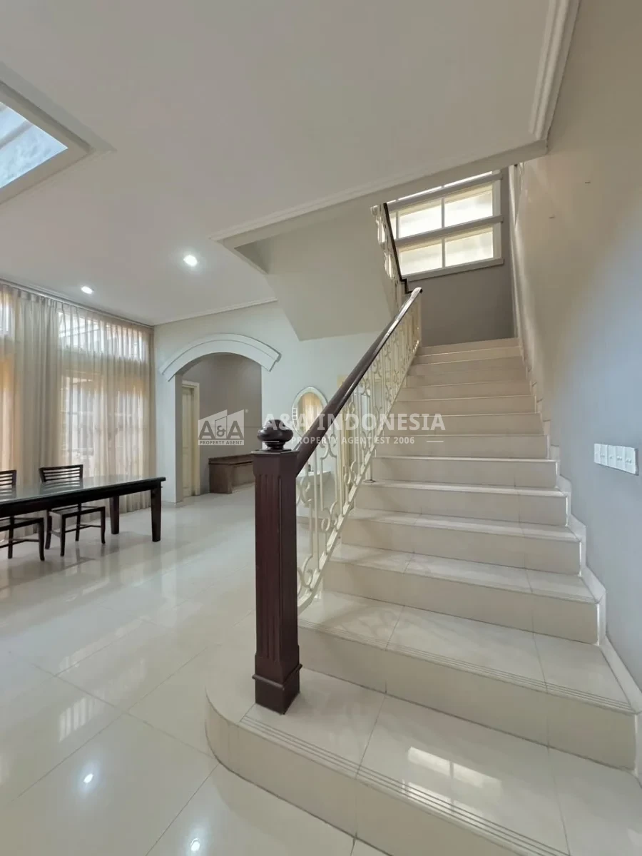 Disewakan Rumah 2 Lantai Furnished di Central Park Ahmad Yani Surabaya Selatan - Thumbnail 8